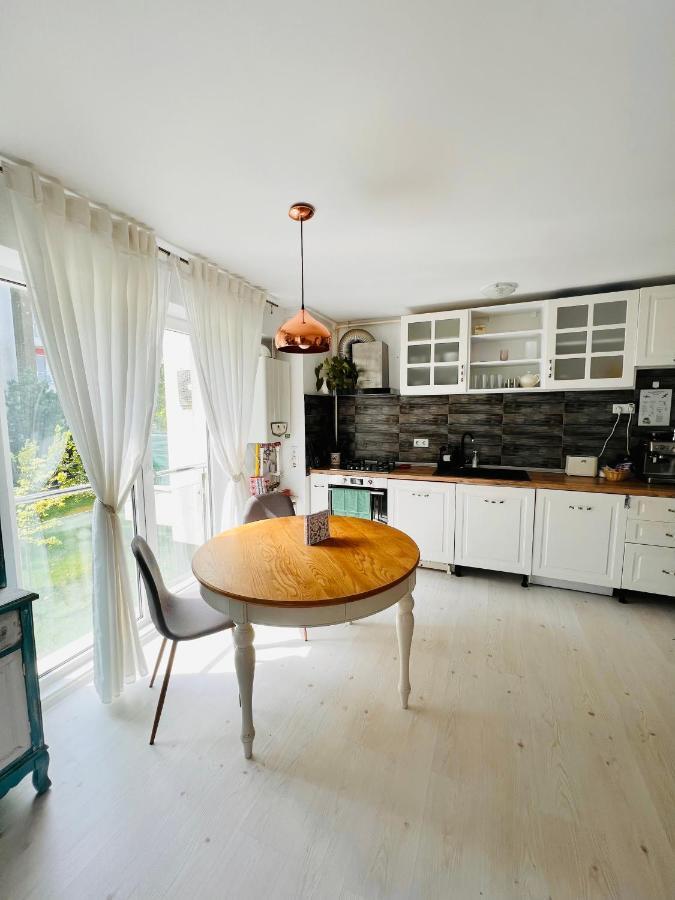 The Airport Loft Apartment โอโตเปนี ภายนอก รูปภาพ