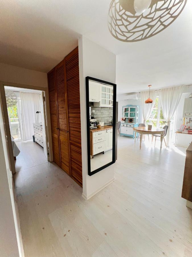 The Airport Loft Apartment โอโตเปนี ภายนอก รูปภาพ