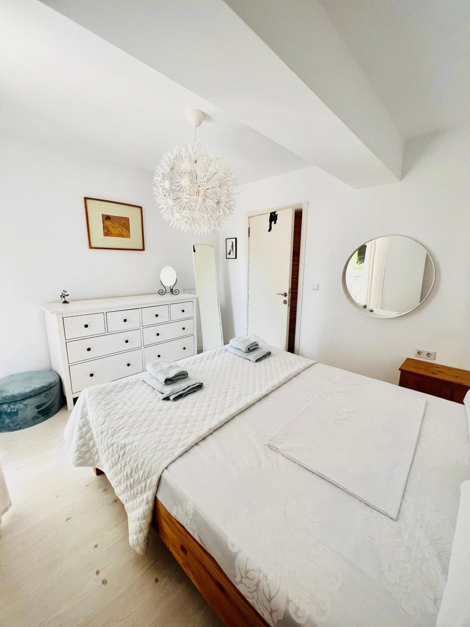 The Airport Loft Apartment โอโตเปนี ภายนอก รูปภาพ